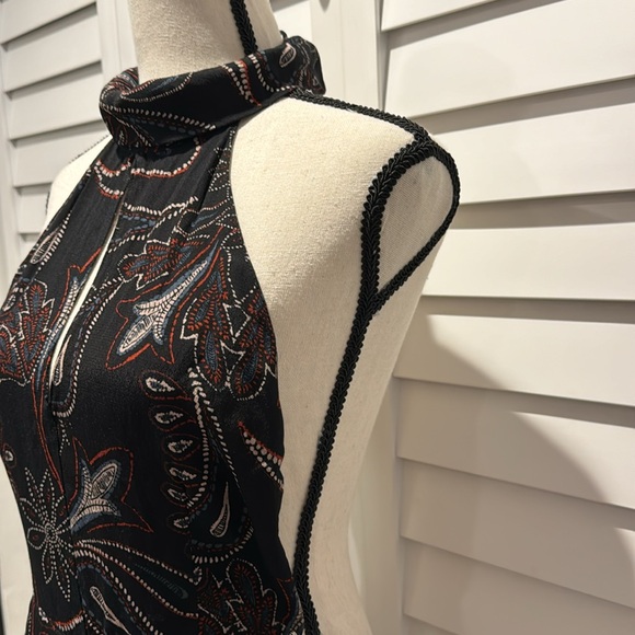 ASTR NWOT Parsley Floral Halter cut out back Jumpsuit, Size S. - Picture 6 of 10